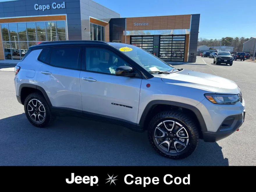 2024 Jeep Compass Trailhawk photo 1