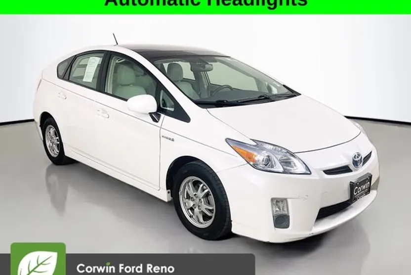2010 Toyota Prius Four photo 1