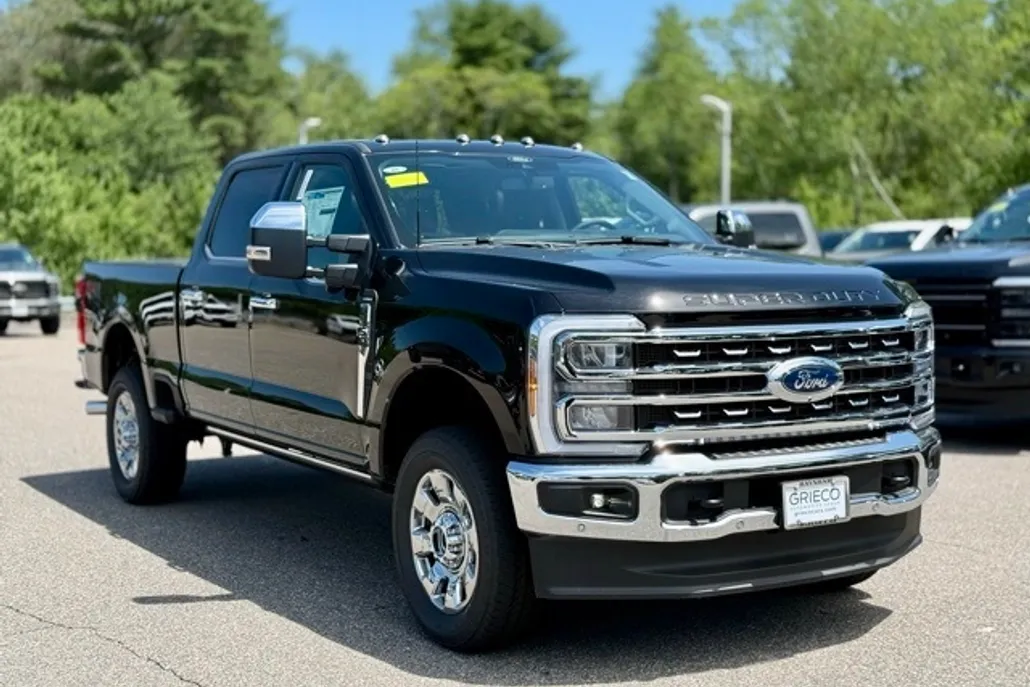 2025 Ford F-350 Lariat photo 1