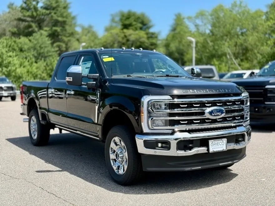 2025 Ford F-350 Lariat photo 1