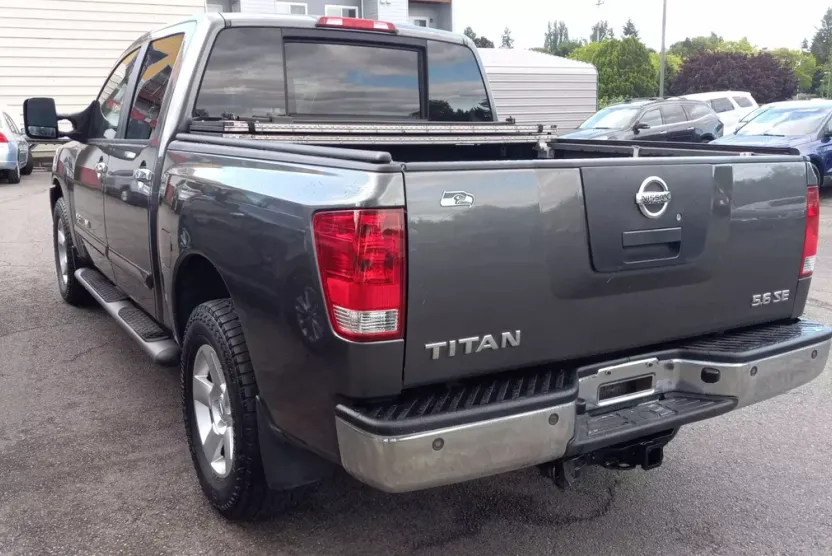 2007 Nissan Titan Crew Cab SE photo 1
