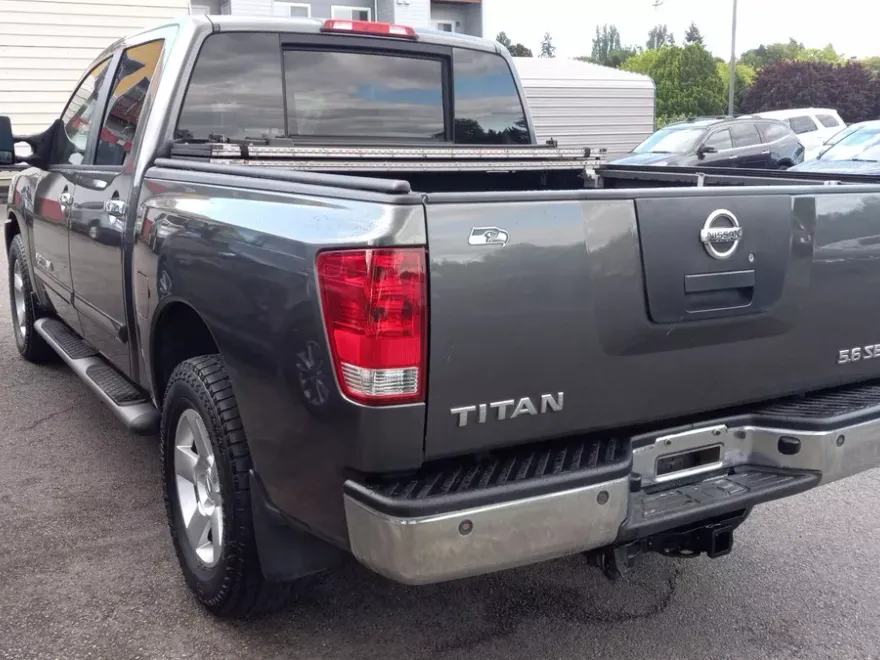 2007 Nissan Titan Crew Cab SE photo 1