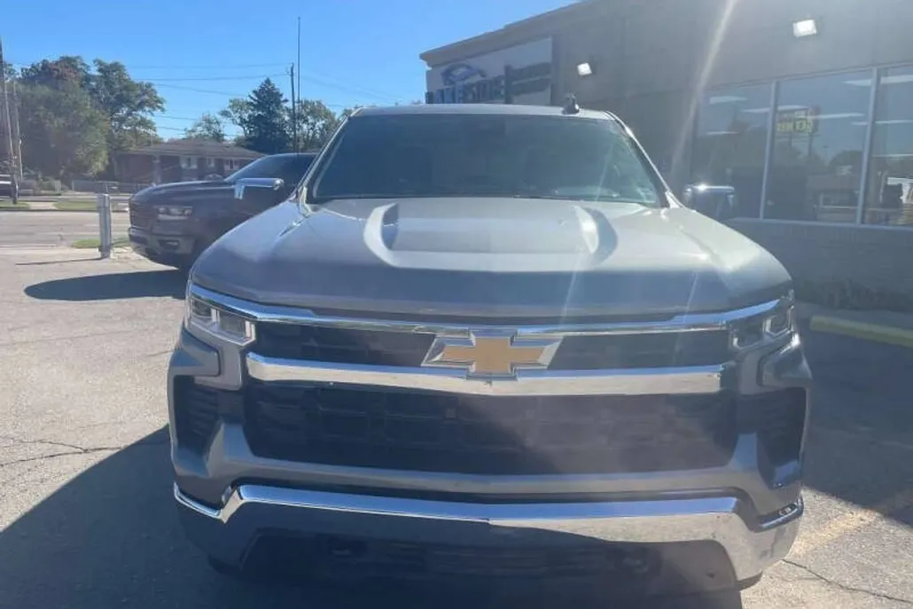 2025 Chevrolet Silverado 1500 LT photo 1