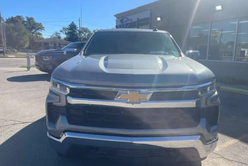 2025 Chevrolet Silverado 1500 LT photo 1