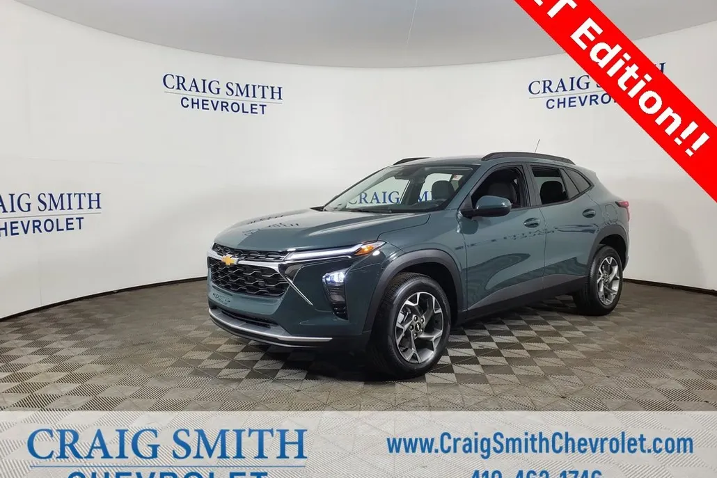 2025 Chevrolet Trax LT photo 1