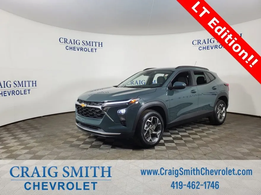2025 Chevrolet Trax LT photo 1