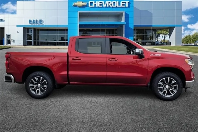 2024 Chevrolet Silverado 1500 LT photo 1