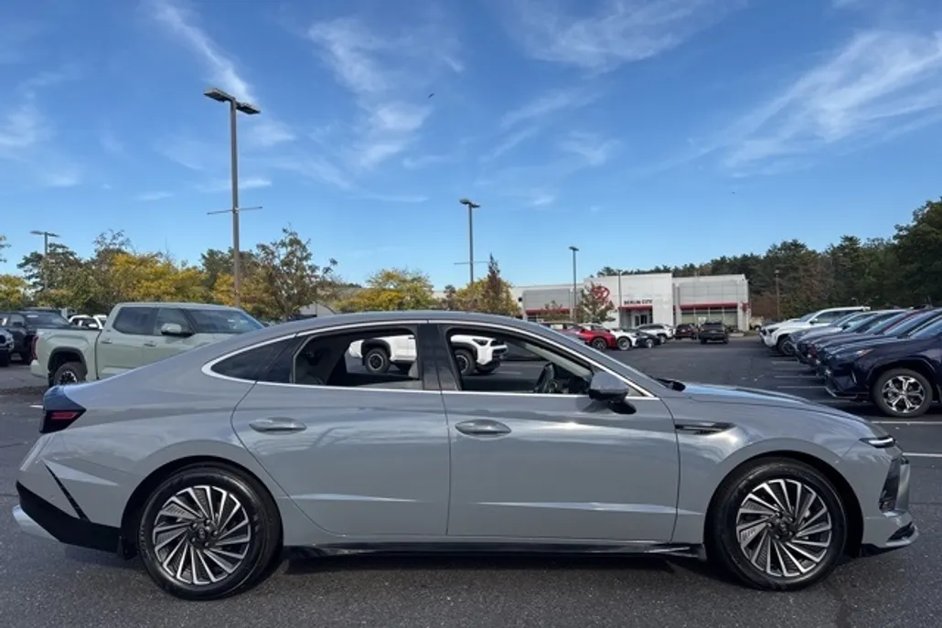 2024 Hyundai Sonata Hybrid Limited photo 1