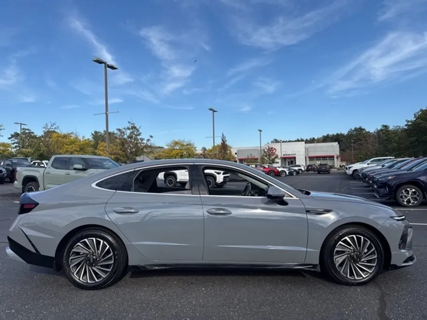 2024 Hyundai Sonata Hybrid Limited photo 1