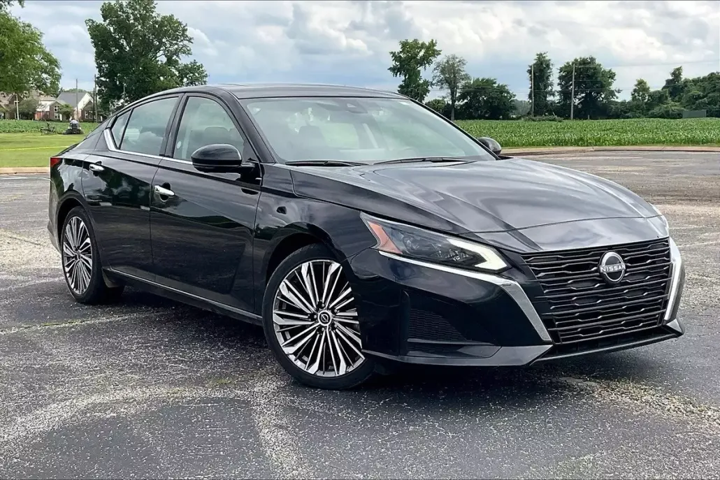 2023 Nissan Altima 2.5 SL photo 1
