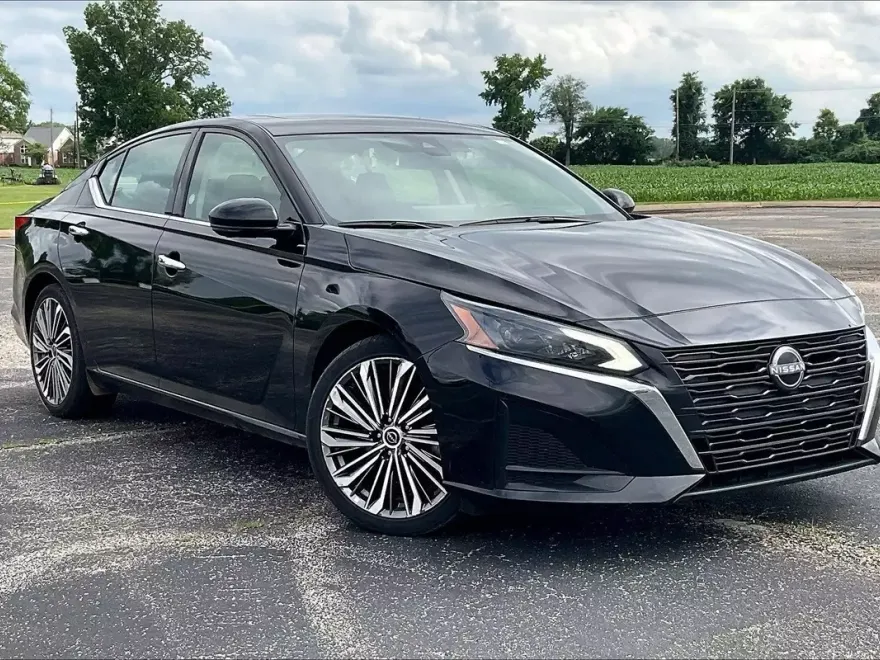 2023 Nissan Altima 2.5 SL photo 1