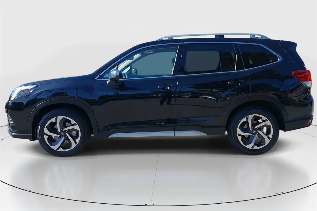 2022 Subaru Forester Touring photo 1