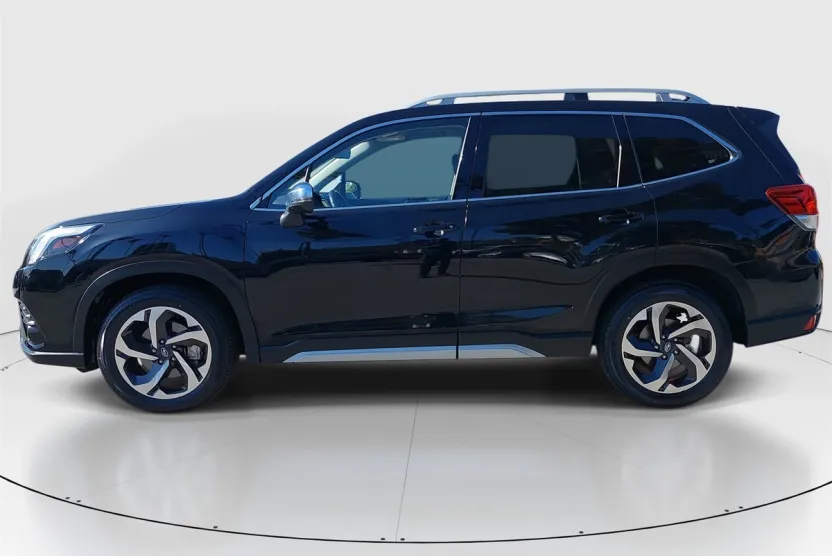 2022 Subaru Forester Touring photo 1