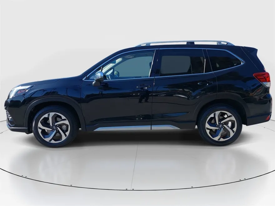 2022 Subaru Forester Touring photo 1