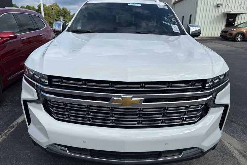 2023 Chevrolet Suburban Premier photo 1