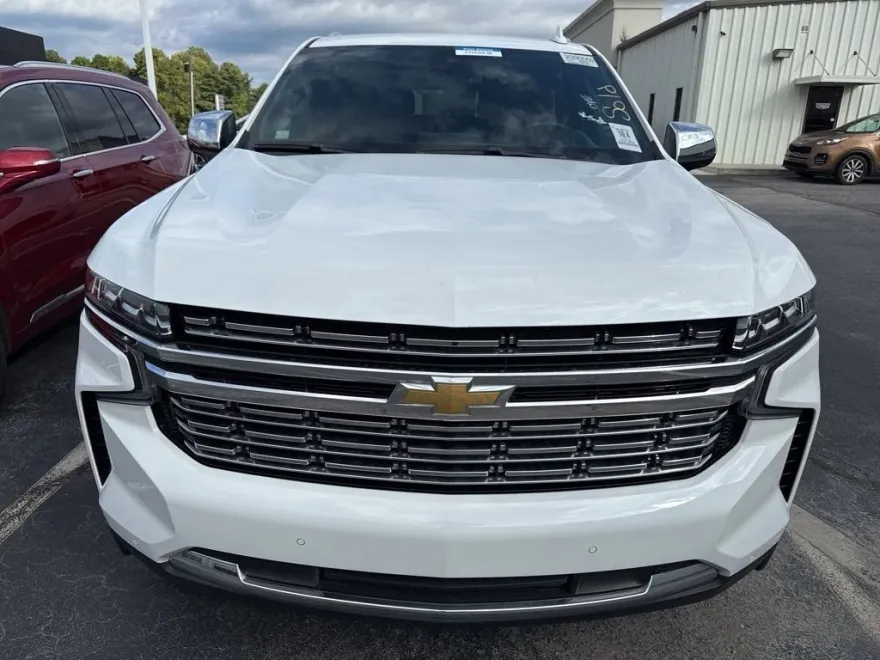 2023 Chevrolet Suburban Premier photo 1