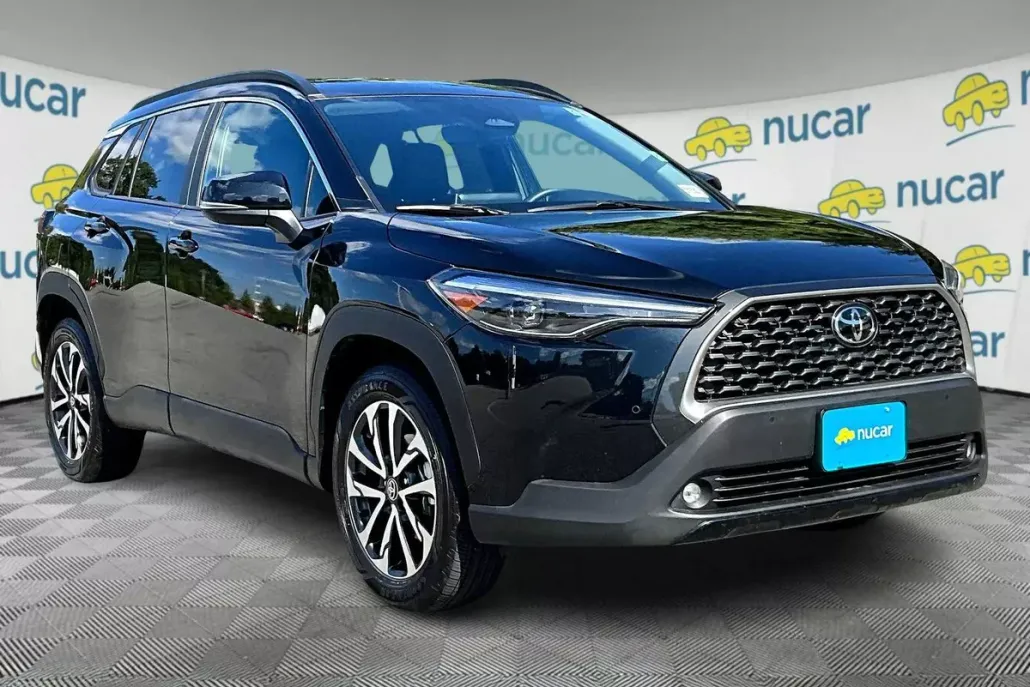 2025 Toyota Corolla Cross XLE photo 1