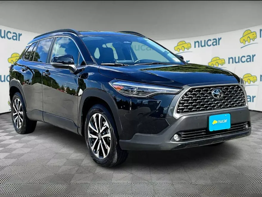 2025 Toyota Corolla Cross XLE photo 1