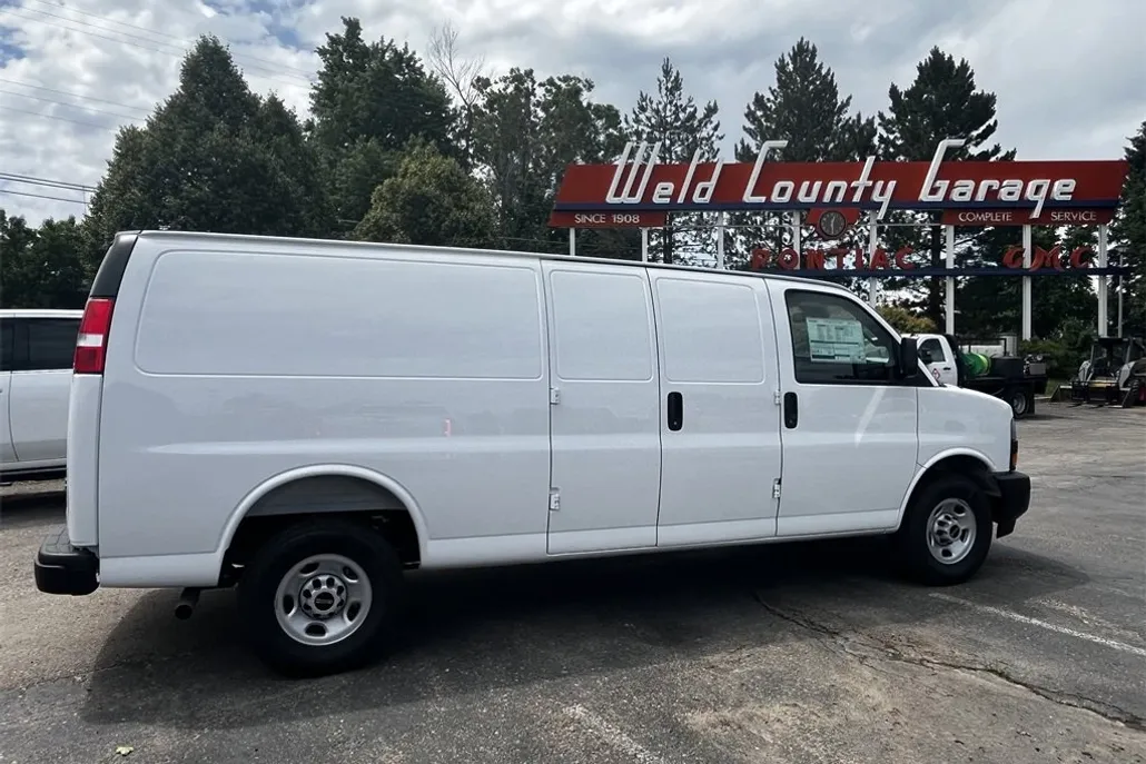 2025 Gmc Savana Cargo 3500 photo 1