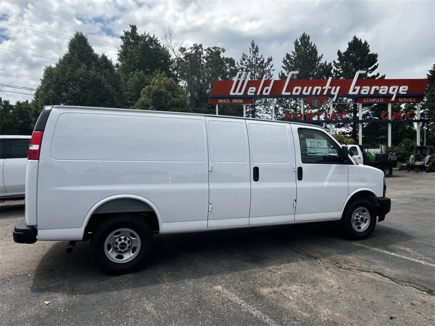 2025 Gmc Savana Cargo 3500 photo 1