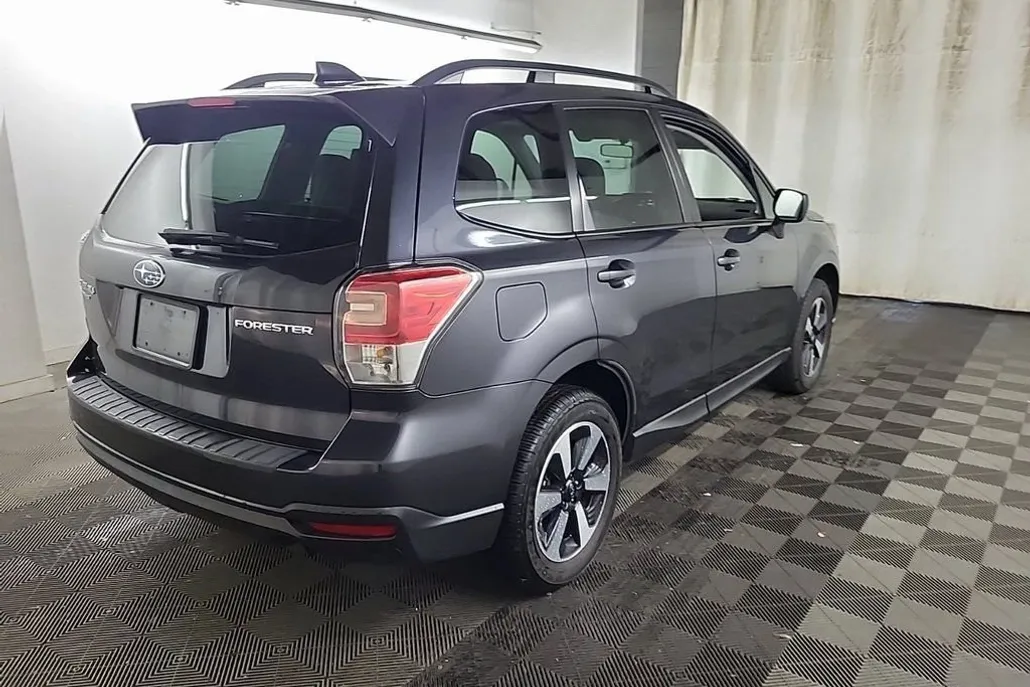2018 Subaru Forester Premium photo 1