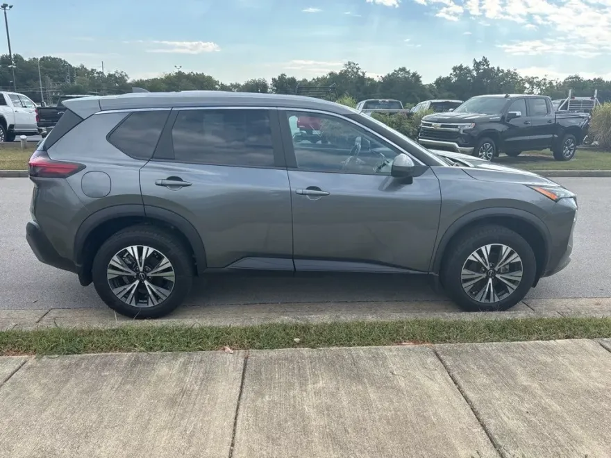 2023 Nissan Rogue SV AWD photo 1