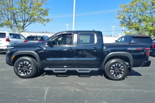 2023 Nissan Frontier PRO-4X photo 3