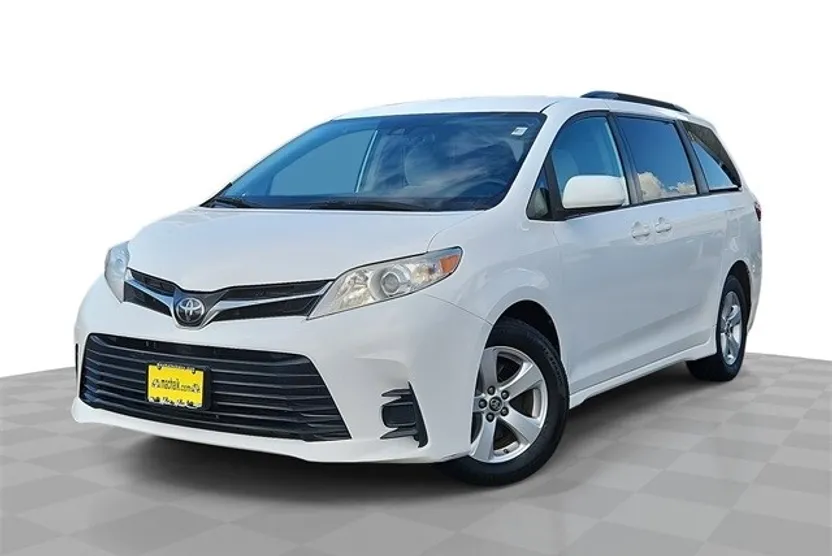 2020 Toyota Sienna LE photo 1