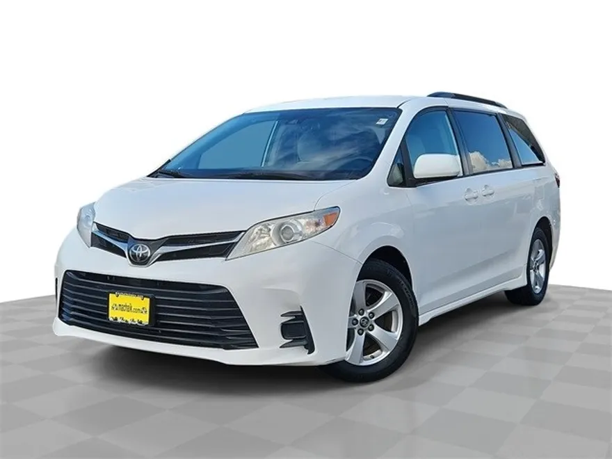 2020 Toyota Sienna LE photo 1