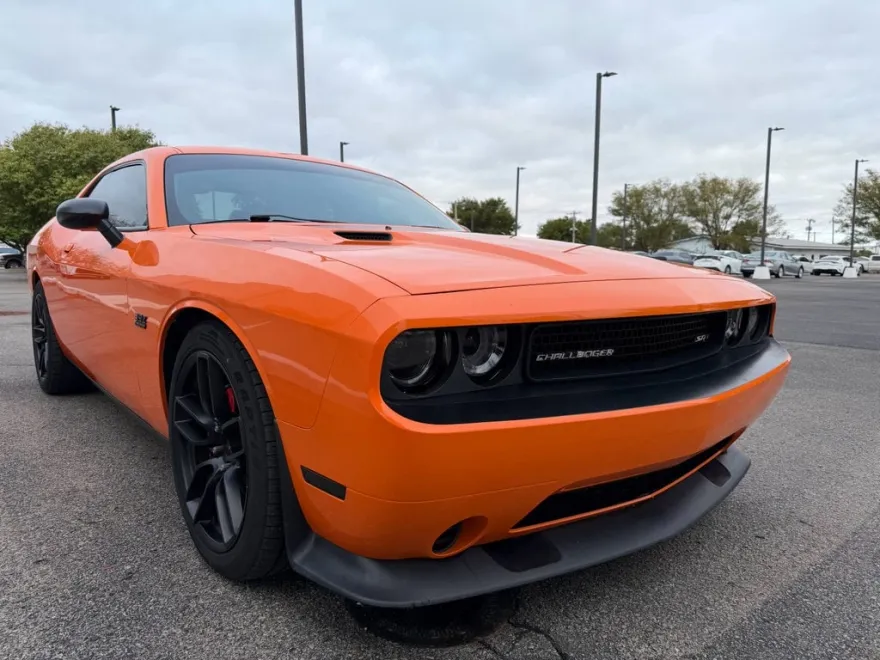 2014 Dodge Challenger SRT8 Core photo 1