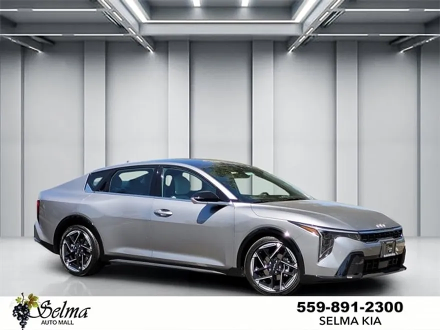 2025 Kia K4 GT-Line photo 1