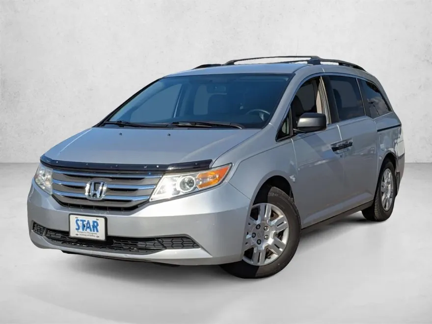 2013 Honda Odyssey LX photo 1