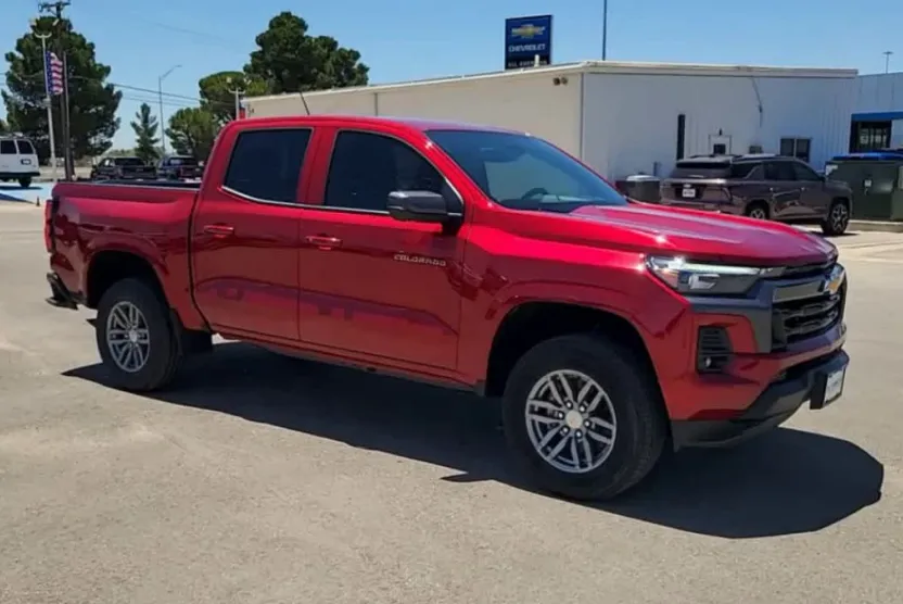 2026 Chevrolet Colorado LT photo 1