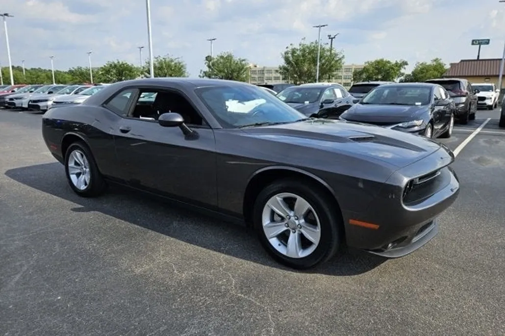 2023 Dodge Challenger SXT photo 1