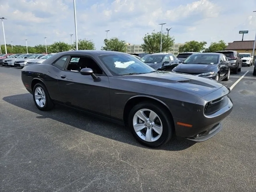 2023 Dodge Challenger SXT photo 1