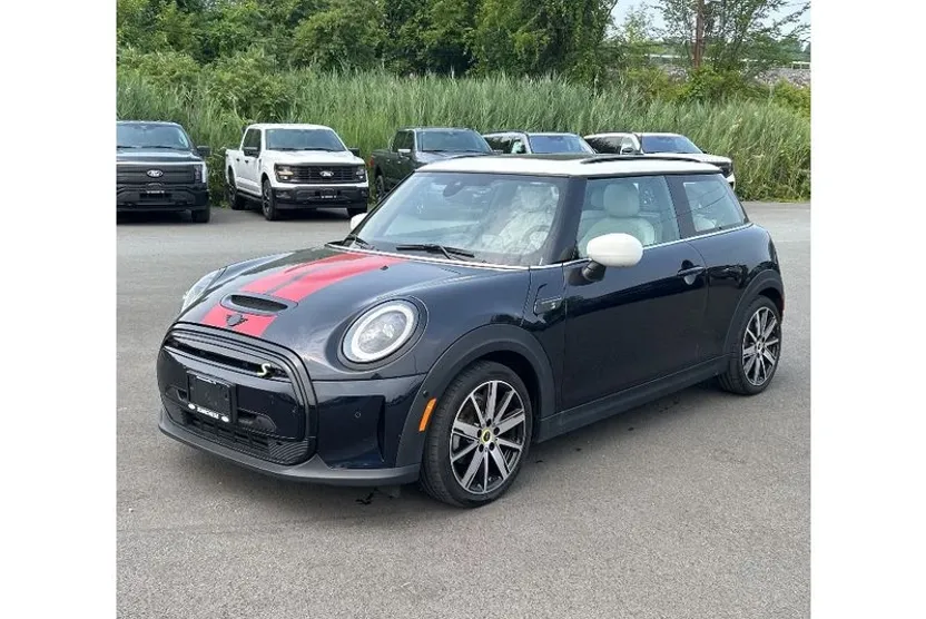 2022 Mini Cooper 2 Door Hardtop SE photo 1