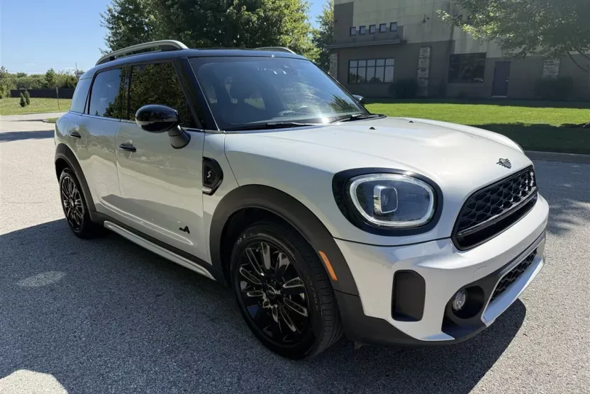 2023 Mini Cooper S ALL4 photo 1