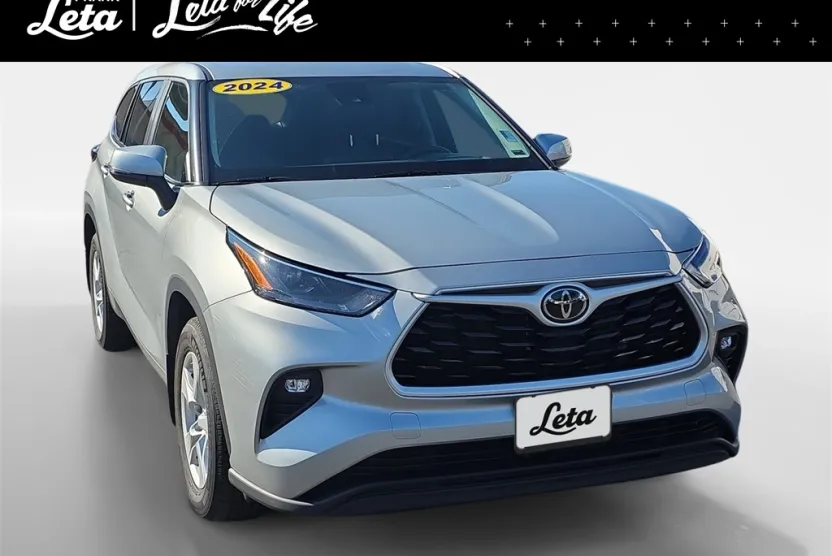 2024 Toyota Highlander LE photo 1