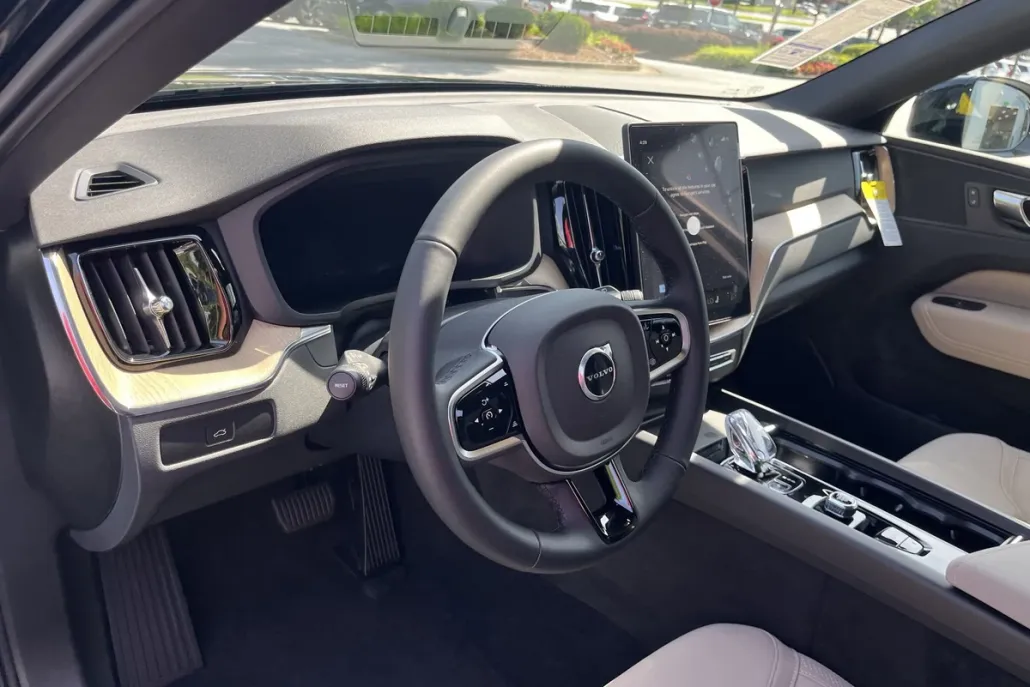 2026 Volvo XC60 B5 Plus photo 1
