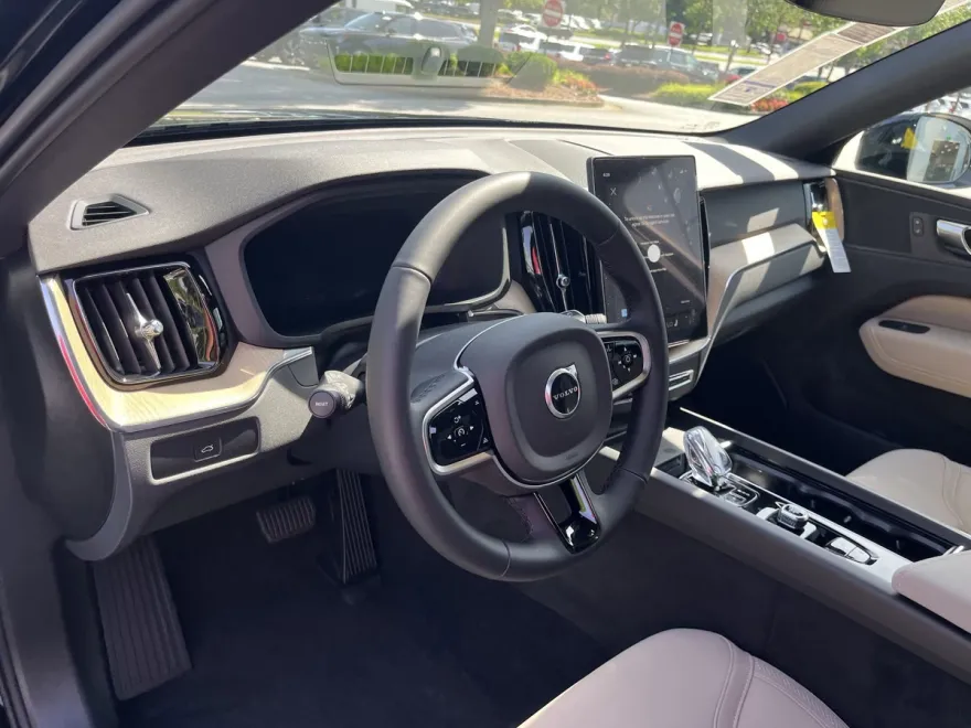 2026 Volvo XC60 B5 Plus photo 1