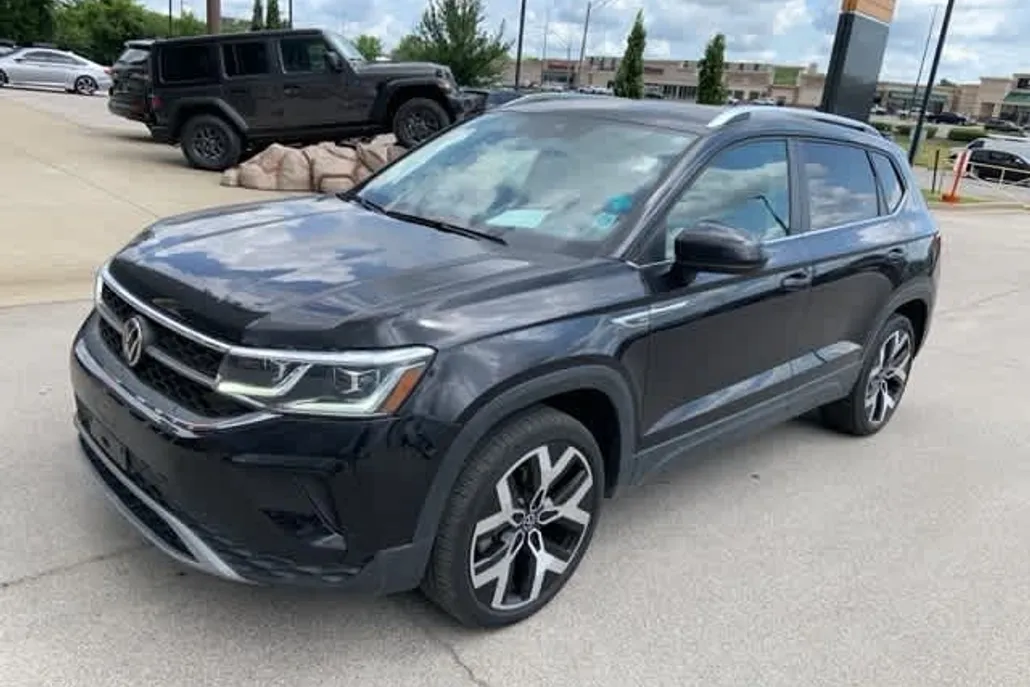 2022 Volkswagen Taos SEL photo 1