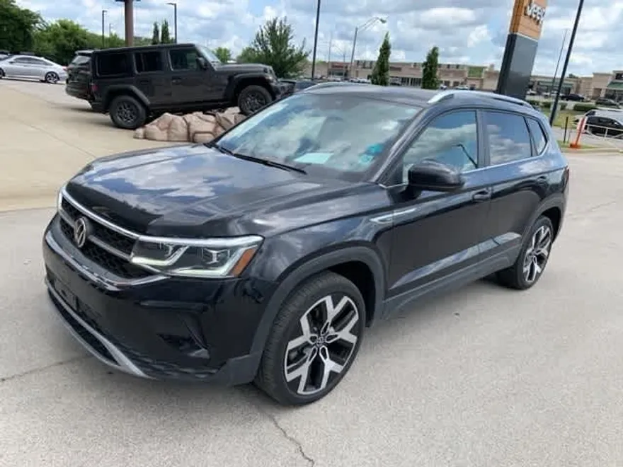 2022 Volkswagen Taos SEL photo 1