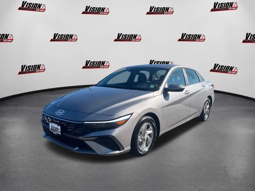2025 Hyundai Elantra SE photo 1