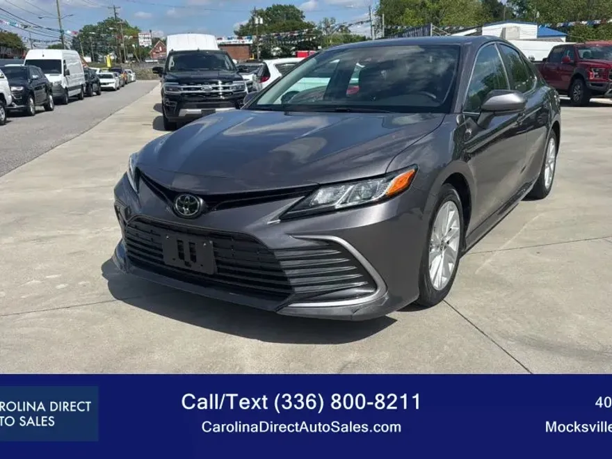 2023 Toyota Camry LE photo 1