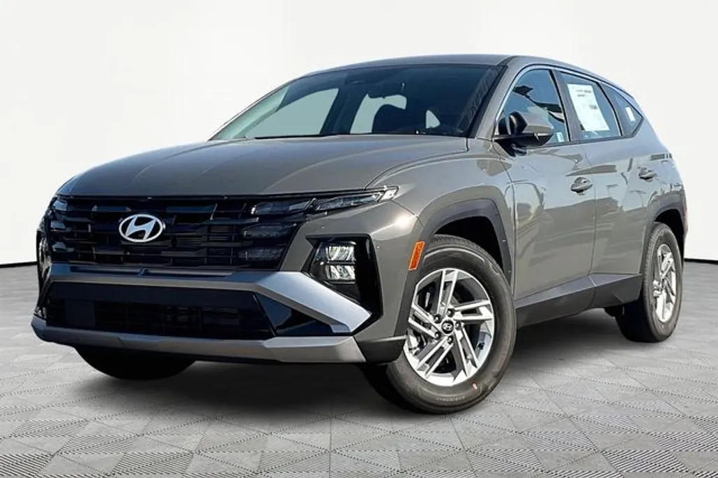2025 Hyundai Tucson SE photo 1