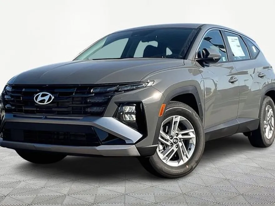 2025 Hyundai Tucson SE photo 1