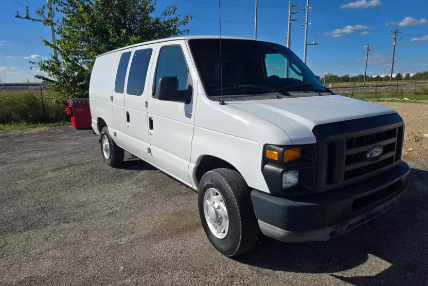 2010 Ford E-250 photo 1