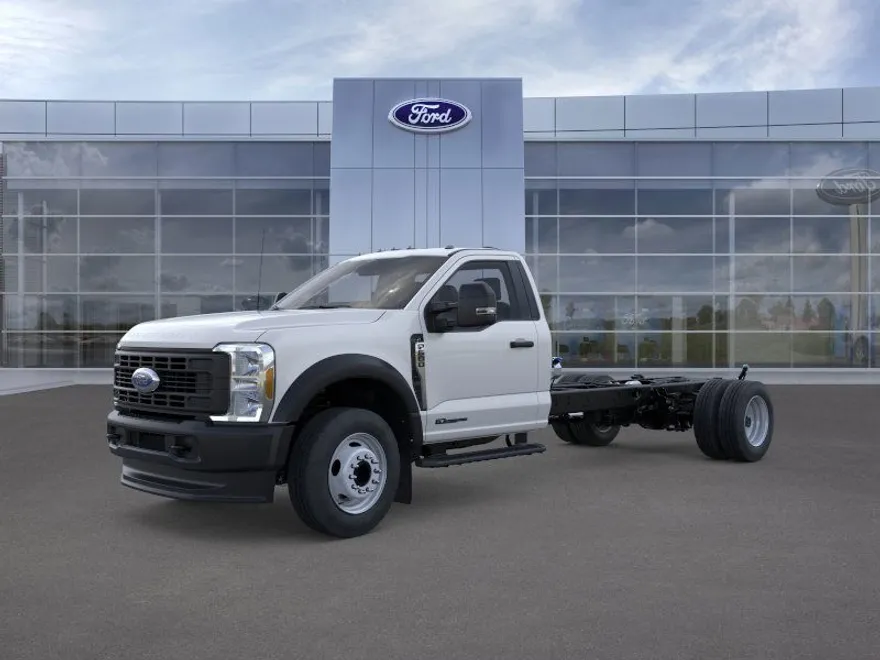 2025 Ford F-600 photo 1