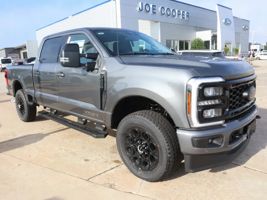 2025 Ford F-250 Lariat photo 1