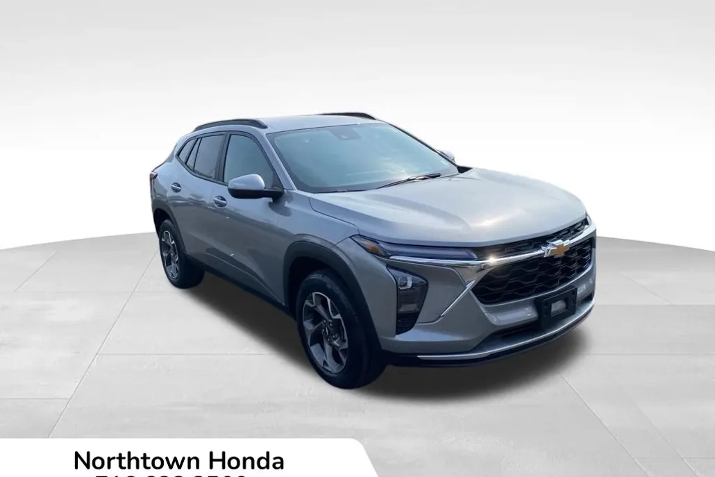 2024 Chevrolet Trax LT photo 1